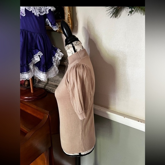 Tahari Short Sleeve Mock
Neck Gold Pullover
Sweater Size XS NWOT
58.00 - Picture 3 of 6